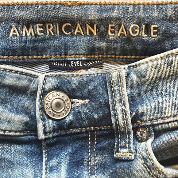 EXCELLENT DISTRESSED CONDITION WOMEN’S SIZE 2 AMERICAN EAGLE STRETCH MIDI SHORTS - Picture 3 of 8